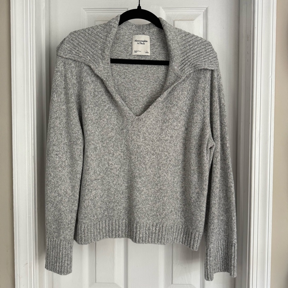 Abercrombie & Fitch Heather Gray V-Neck Sweater